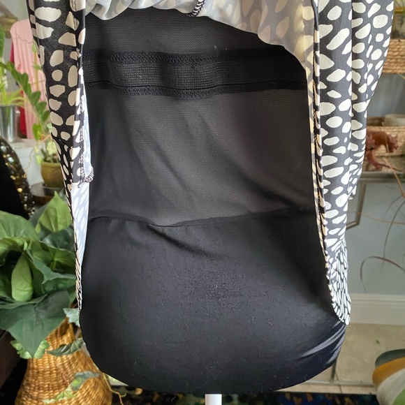 Avenue Bathing Suit Size 18 Black White with Padding Ruffle Layers Flattering - Picture 5 of 9